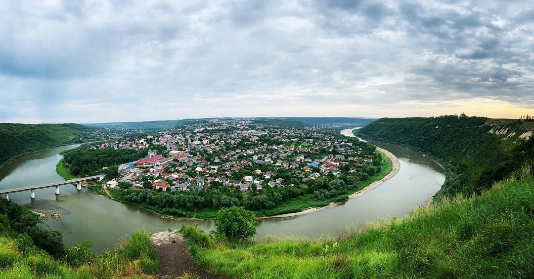 С замками и невероятной природой: 6 украинских курортов для отпуска выходного дня