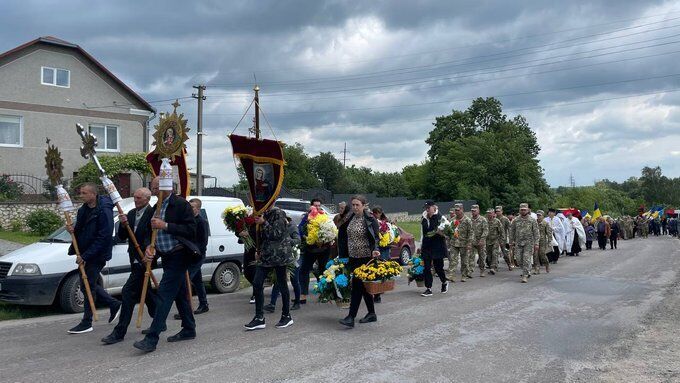 "Он нес в себе переживания за людей": в Тернополе простились с воином, мечтавшим стать капелланом