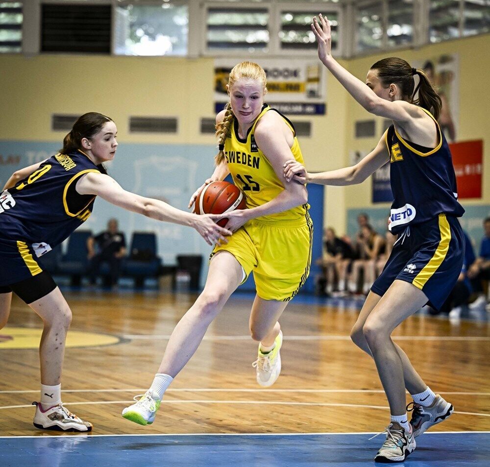 Жіноча збірна України U-18 здобула першу перемогу на Євробаскеті-2023