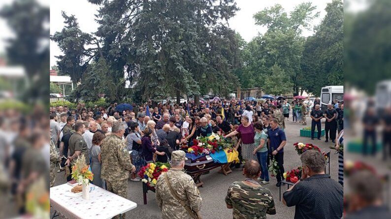 "Дуже любив донечку": на Запоріжжі попрощалися з воїном, який загинув у боях за Україну. Фото
