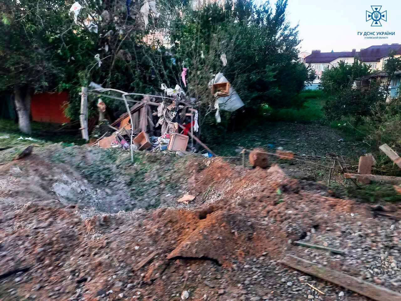 Пошкоджено будинки, сталася пожежа: з'явилися дані про наслідки атаки російськими дронами на Київщині. Фото