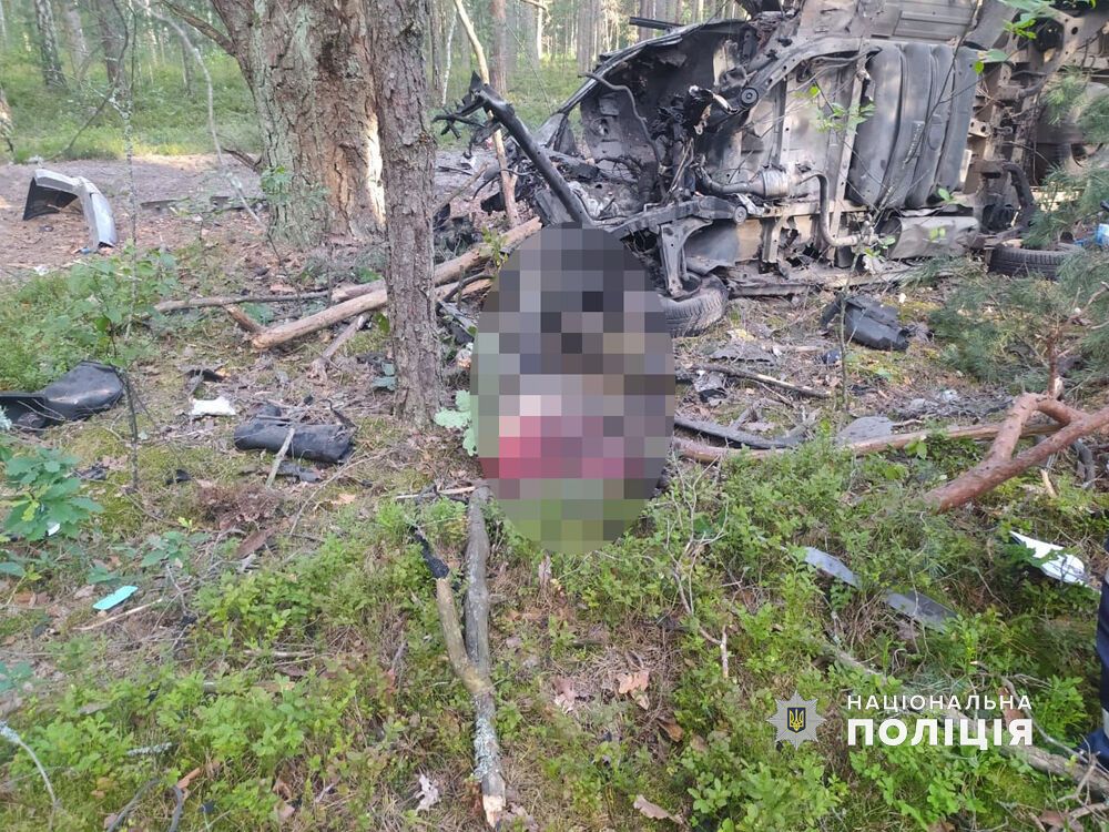 Поїхали по чорниці: в лісі на Житомирщині авто підірвалося на міні, загинув 23-річний чоловік
