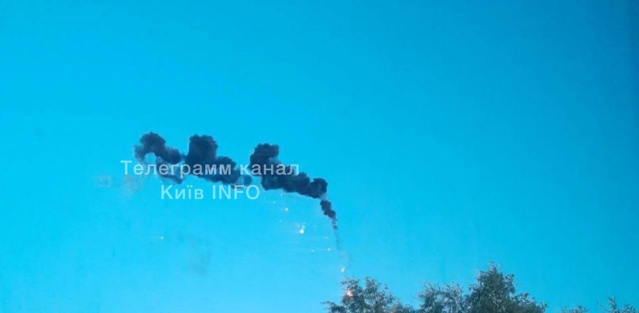 Оккупанты атаковали Киев "Шахедами": силы ПВО уничтожили все вражеские дроны. Фото и видео