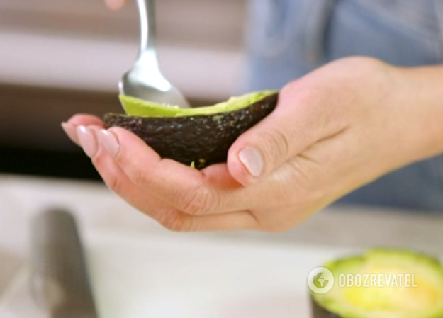 Как правильно чистить авокадо, чтобы мякоть осталась целой: делимся лайфхаком