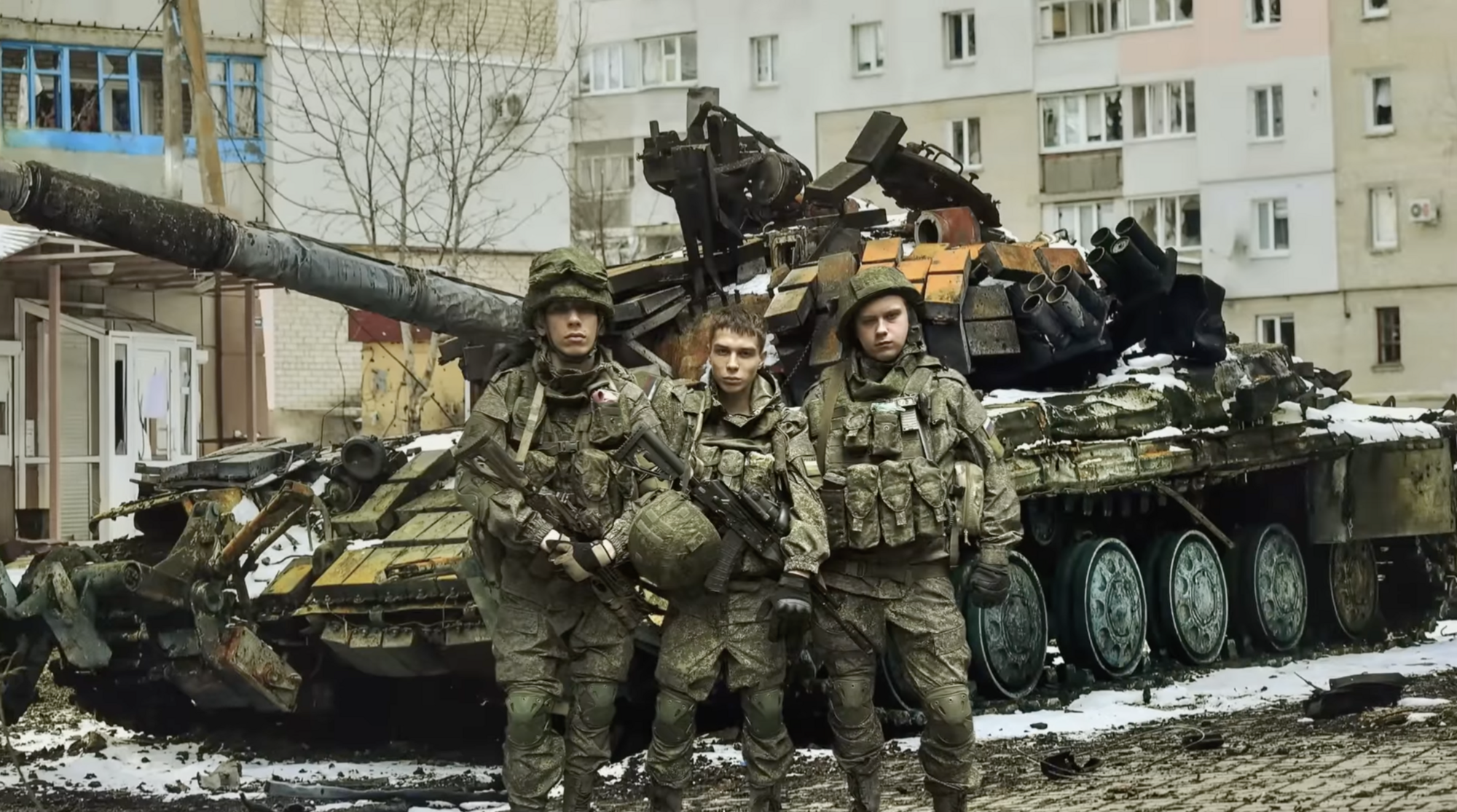 Російський фільм зганьбився через відфотошоплений кадр з танком в Україні та випадково викрив РФ на брехні про строковиків