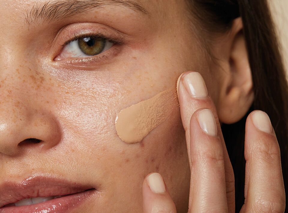 Что сделать, чтобы макияж не растекался летом: пять секретов, которыми пользуются звезды. Фото