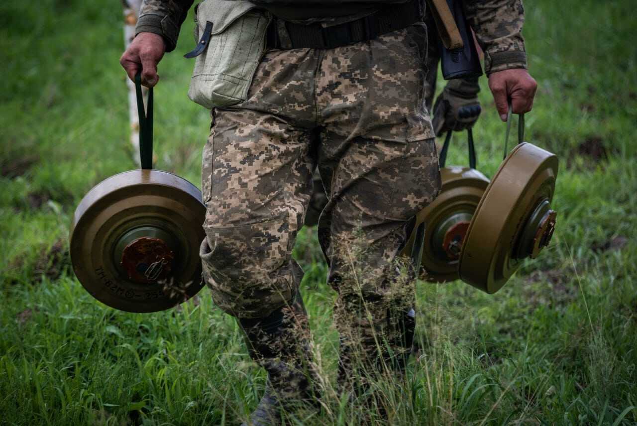 Тисячі метрів траншей та мінні поля: Наєв розповів про укріплення кордону і захист від ДРГ ворога. Фото 