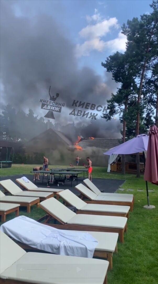 Под Киевом произошел пожар в элитном комплексе отдыха. Видео