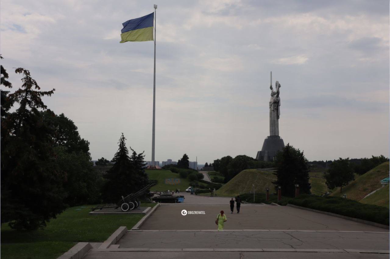 У Києві дозволили замінити радянську символіку на щиті "Батьківщина-мати": що з'явиться. Фото
