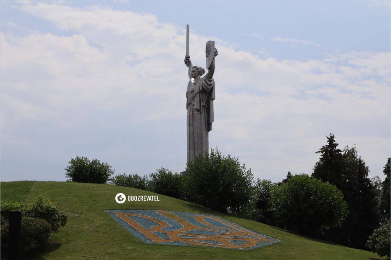 В Киеве разрешили заменить советскую символику на щите "Родина-мать": что появится. Фото