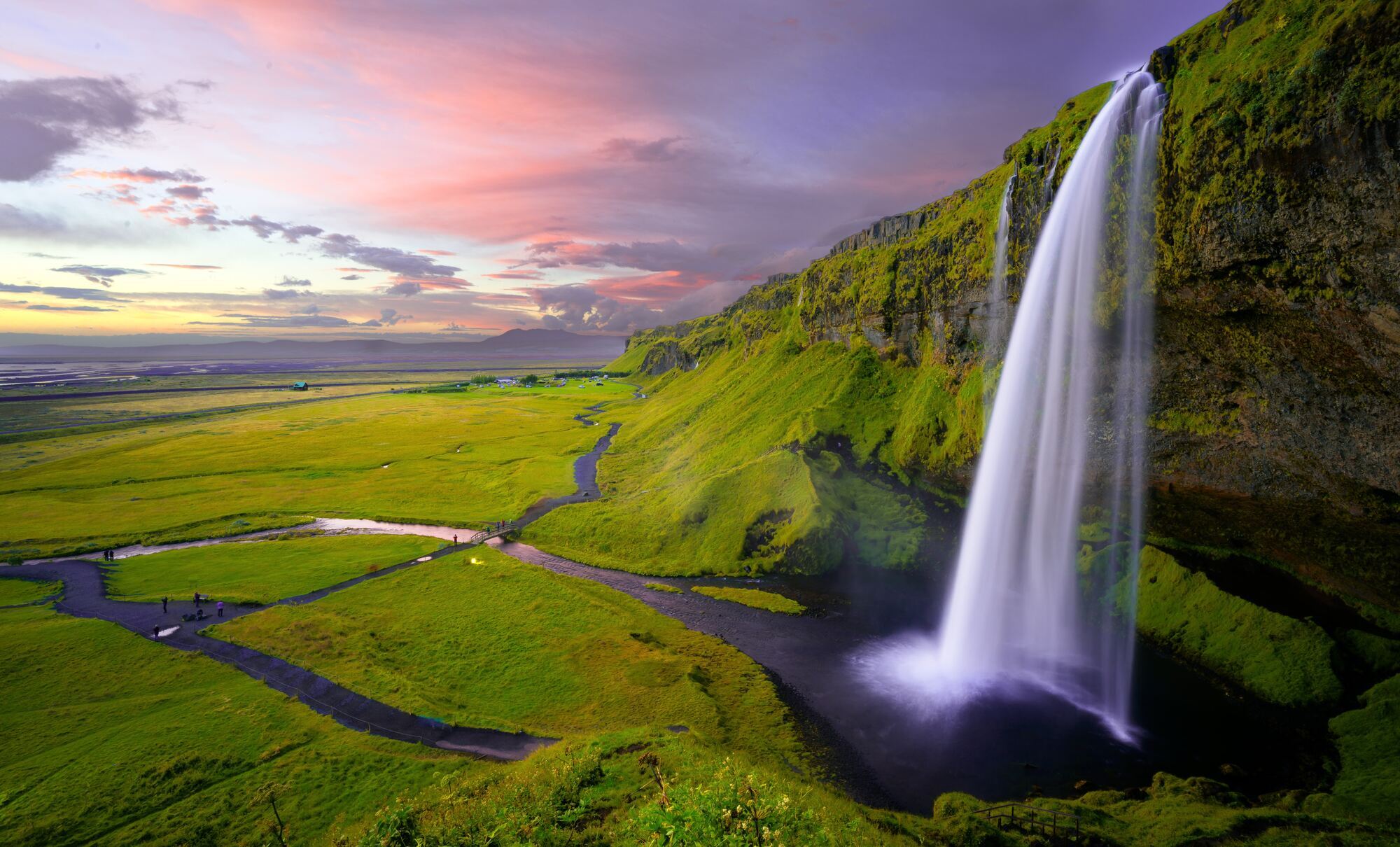 Действующие вулканы и живые музеи: чем поражает туристов Исландия