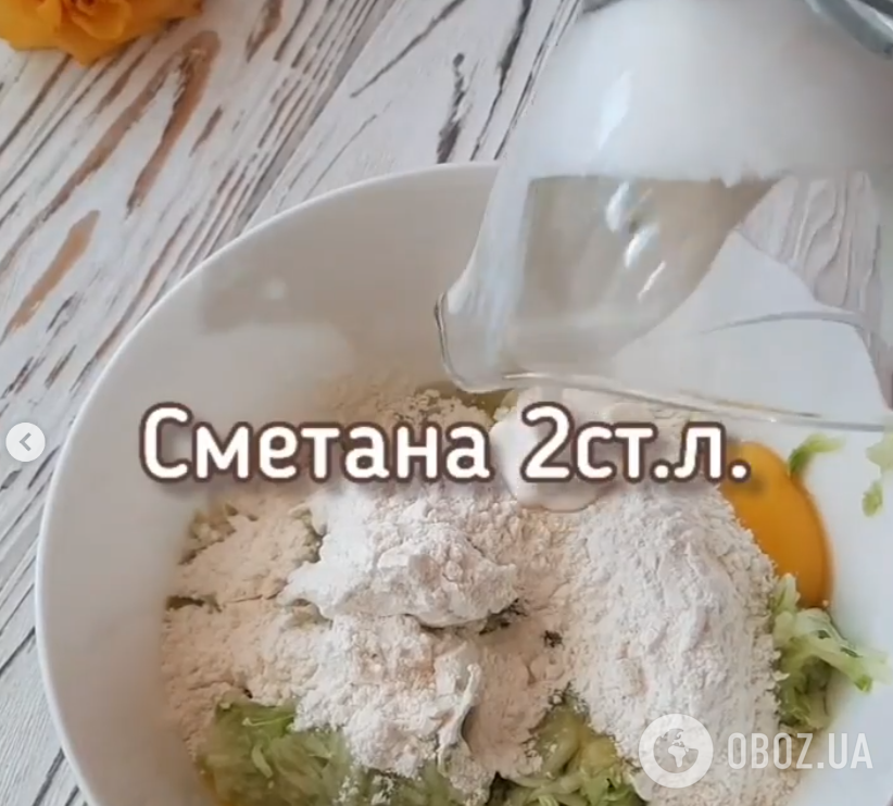 Ситний кабачковий рулет у духовці: всередині дуже соковита начинка