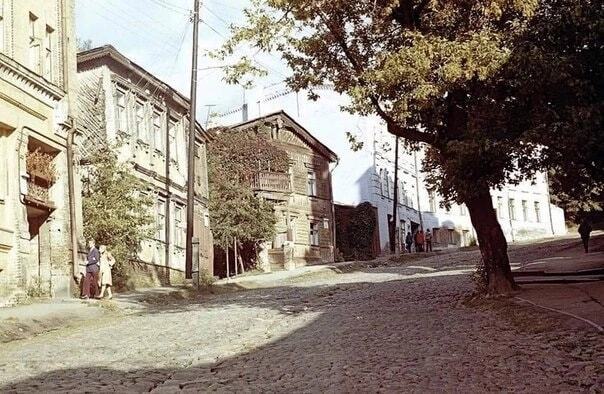 У мережі показали, який вигляд мала одна з найвідоміших та найстаріших вулиць Києва у 1978 році. Унікальні фото
