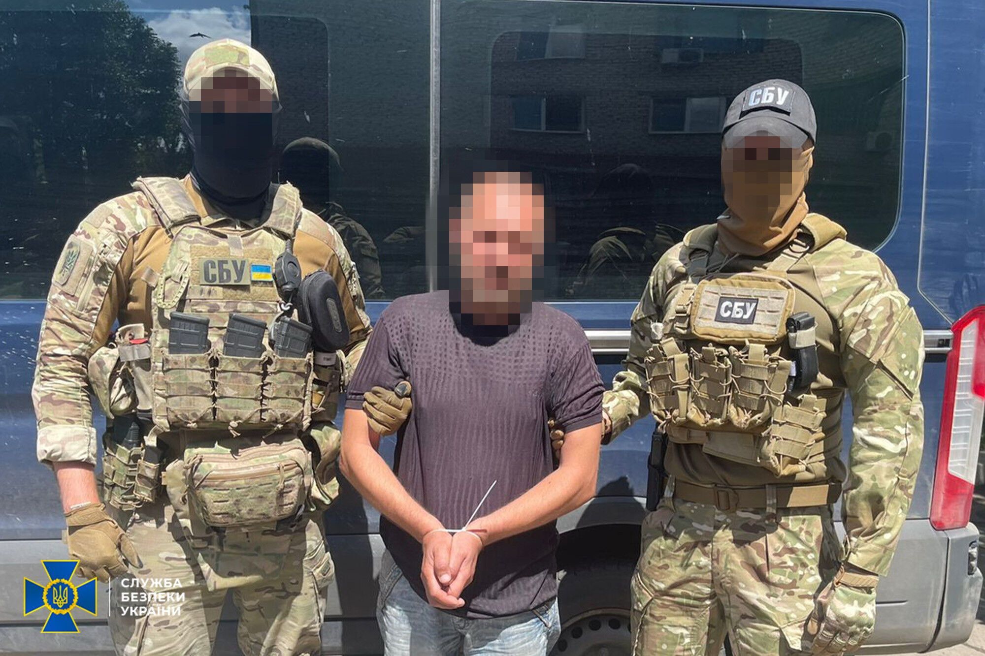СБУ затримала інформатора ФСБ, який зливав ворогу дані про маршрути ЗСУ та кількість техніки на Донеччині. Фото 