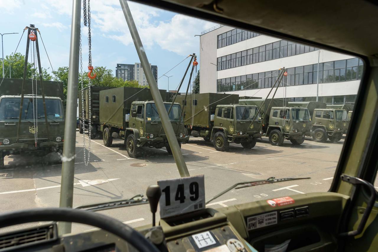 Бригади ДШВ на передовій отримають нову партію техніки для фронту від Порошенка