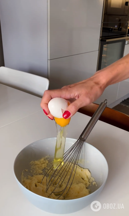 Элементарный пышный пирог с абрикосами: вкуснее шарлотки
