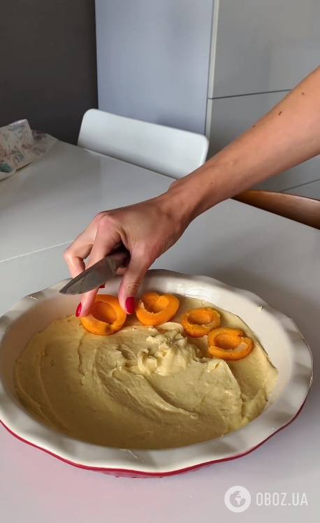 Элементарный пышный пирог с абрикосами: вкуснее шарлотки