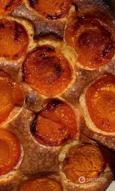 Элементарный пышный пирог с абрикосами: вкуснее шарлотки