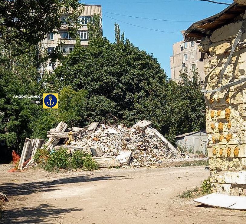 Замість будинків – гори потрощеного залізобетону: в мережі показали, як виглядає окупований Маріуполь. Фото