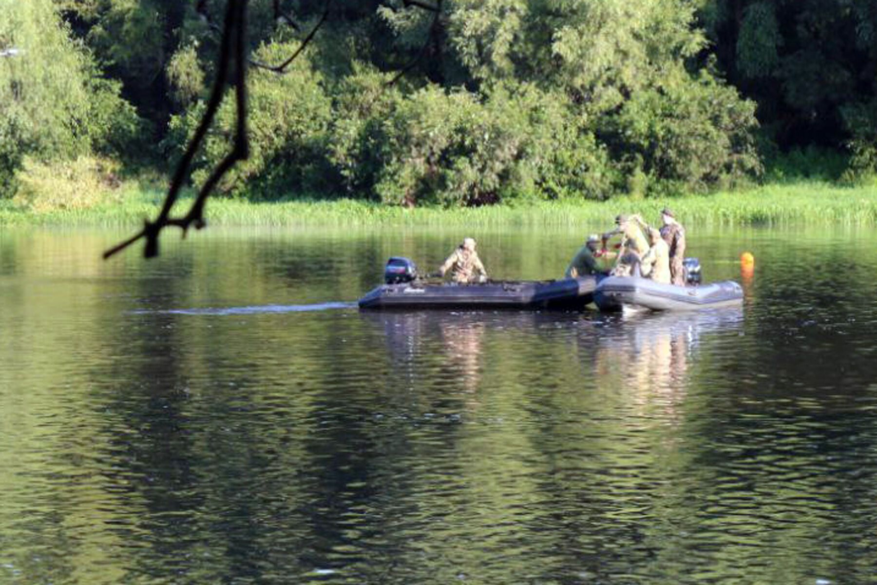 На Чернігівщині з Десни витягли затоплений російський танк: у ЗСУ стане на одиницю техніки більше. Фото 