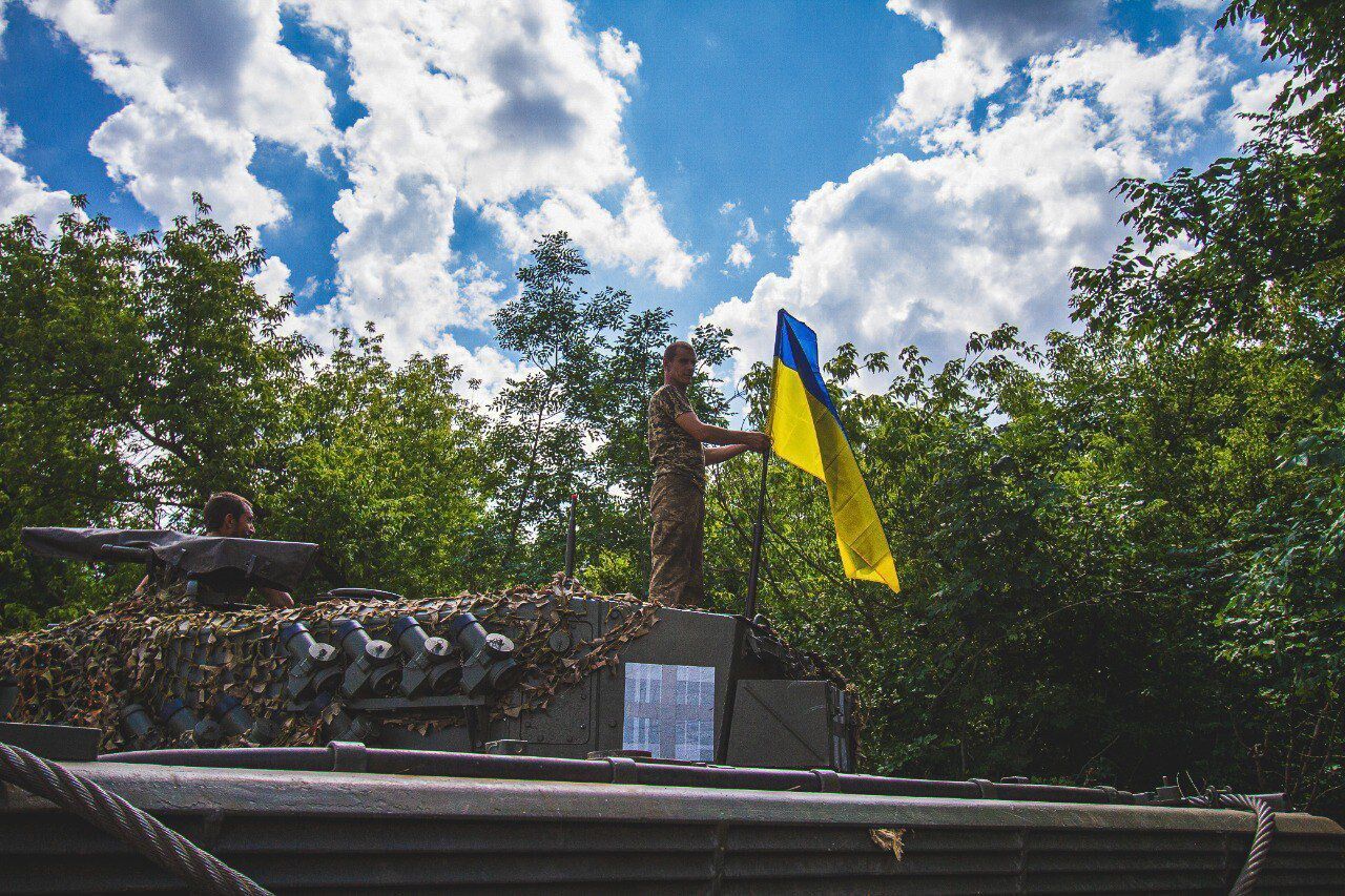 Український прапор на військовій техніці