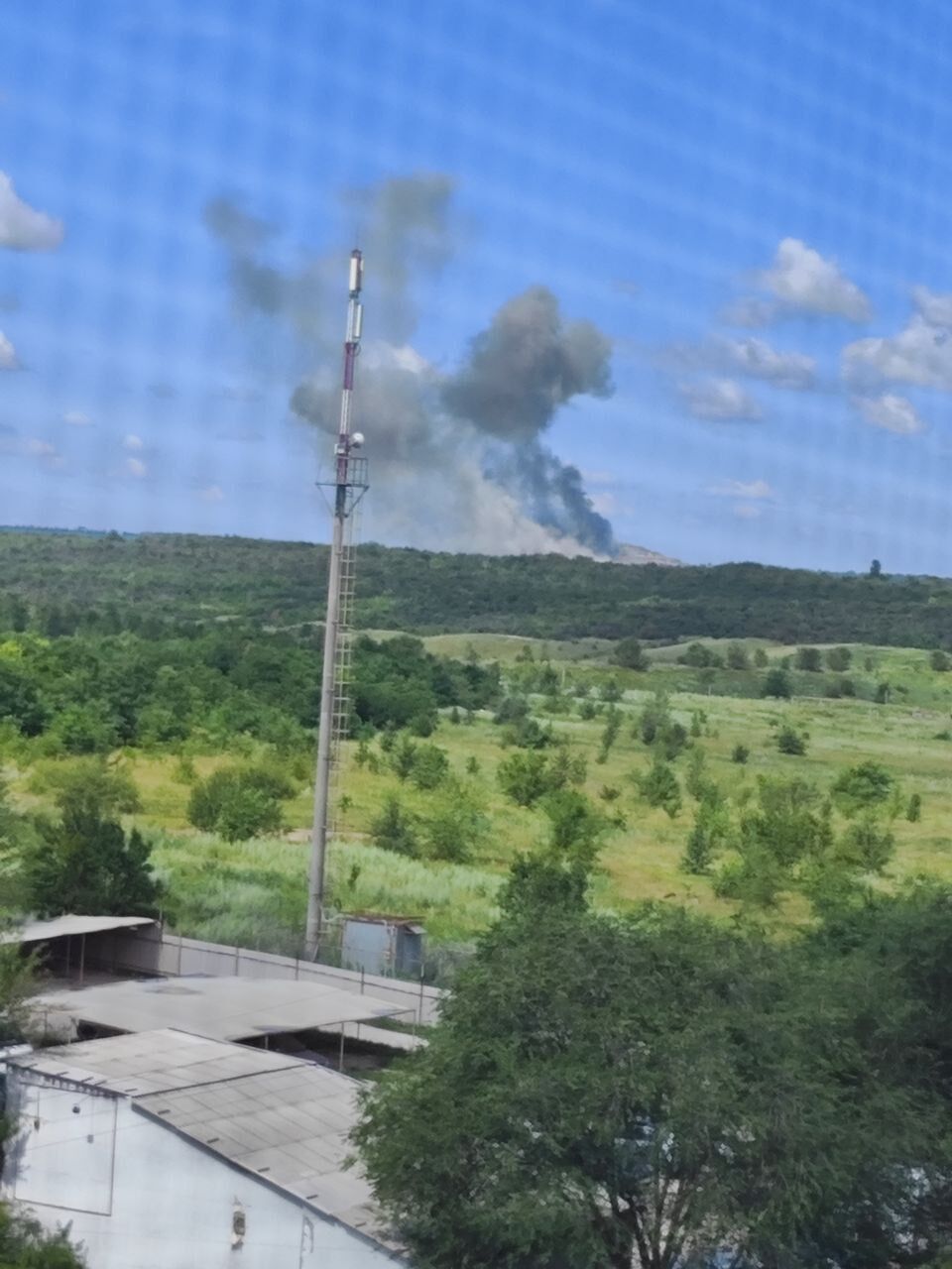 До окупантів у Луганськ та Бердянськ завітала "бавовна": фото вибуху