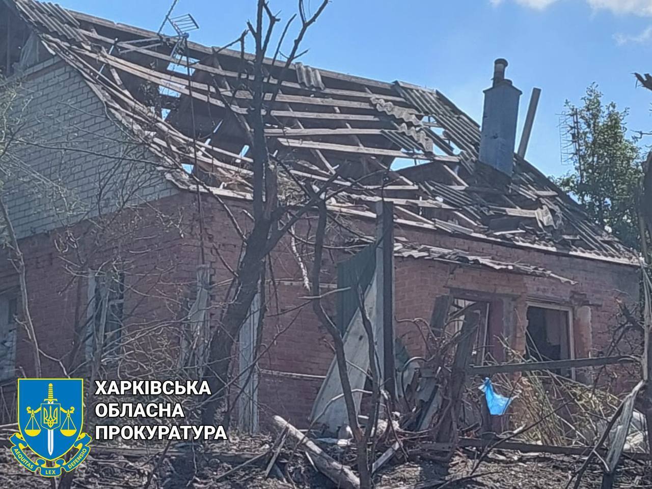 Окупанти вдарили по житлових кварталах Херсона і обстріляли Вовчанськ та Краматорськ: є поранені. Фото і відео