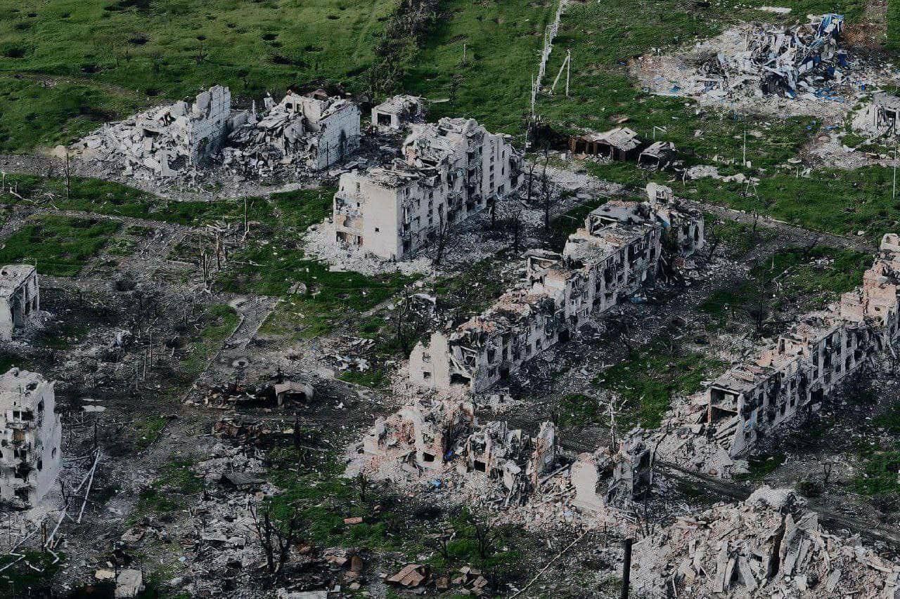 Міста більше немає: у мережі показали, який вигляд має знищена окупантами Марʼїнка з висоти. Фото