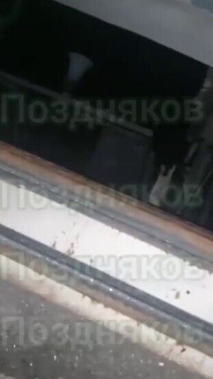 Обвалився один із прольотів, рух зупинено: з'явилися фото й відео наслідків вибухів на Кримському мосту