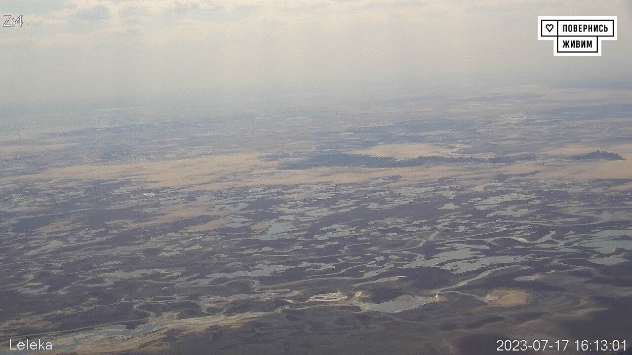 Местность превратилась в пустыню: как выглядит Каховское водохранилище после теракта оккупантов. Фото с высоты