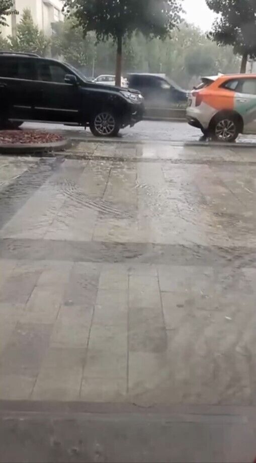 Москву затопила потужна злива, вулиці перетворилися на річки. Фото і відео потужної негоди