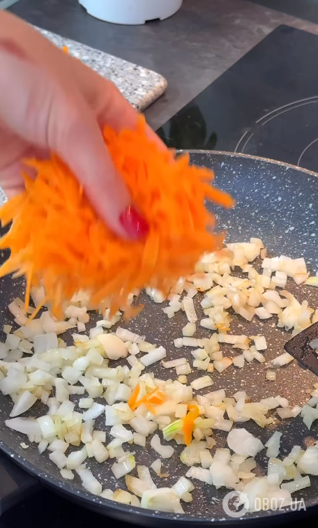 Смачні кабачки на сковорідці в соусі: дуже швидко готуються 