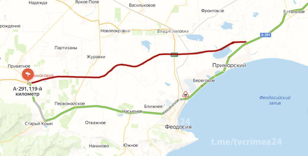 В оккупированном Крыму перекрыли трассу "Таврида" из-за взрывов на военном полигоне: появились новые видео
