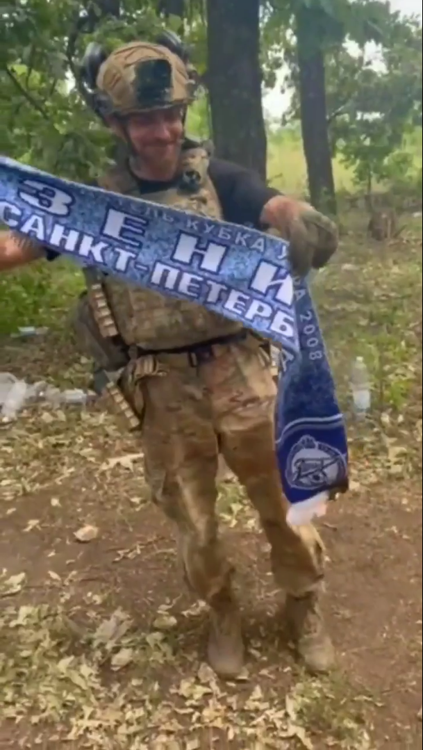 Фанати "Динамо" з фронту передали привіт зраднику Тимощуку та спалили шарф "Зеніту". Відео