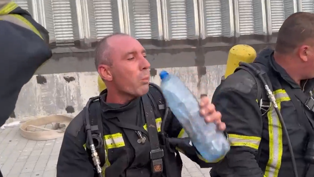 Спрацювали оперативно: в МВС показали роботу рятувальників після російського обстрілу в Одесі. Відео
