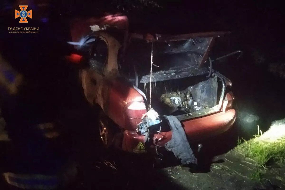 Авто спалахнуло за секунду: в Кривому Розі 30-річний водій згорів живцем після ДТП