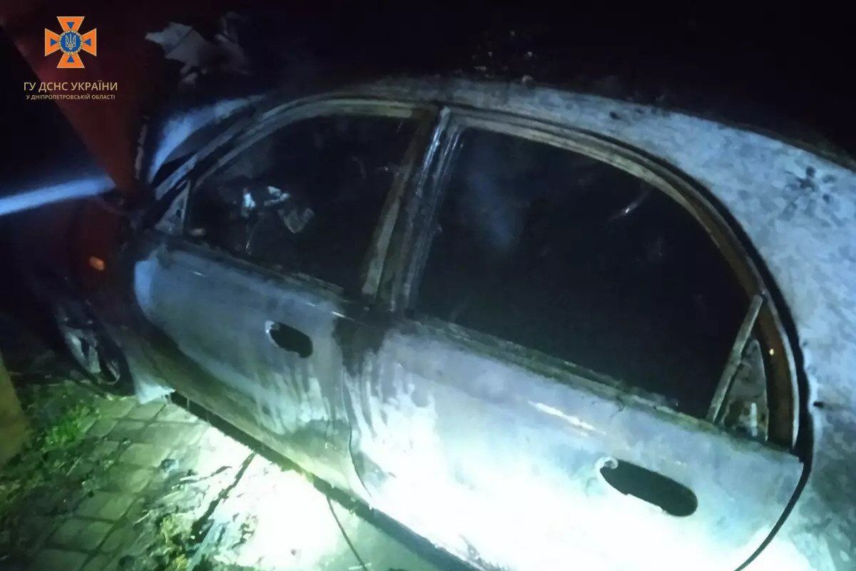 Авто спалахнуло за секунду: в Кривому Розі 30-річний водій згорів живцем після ДТП