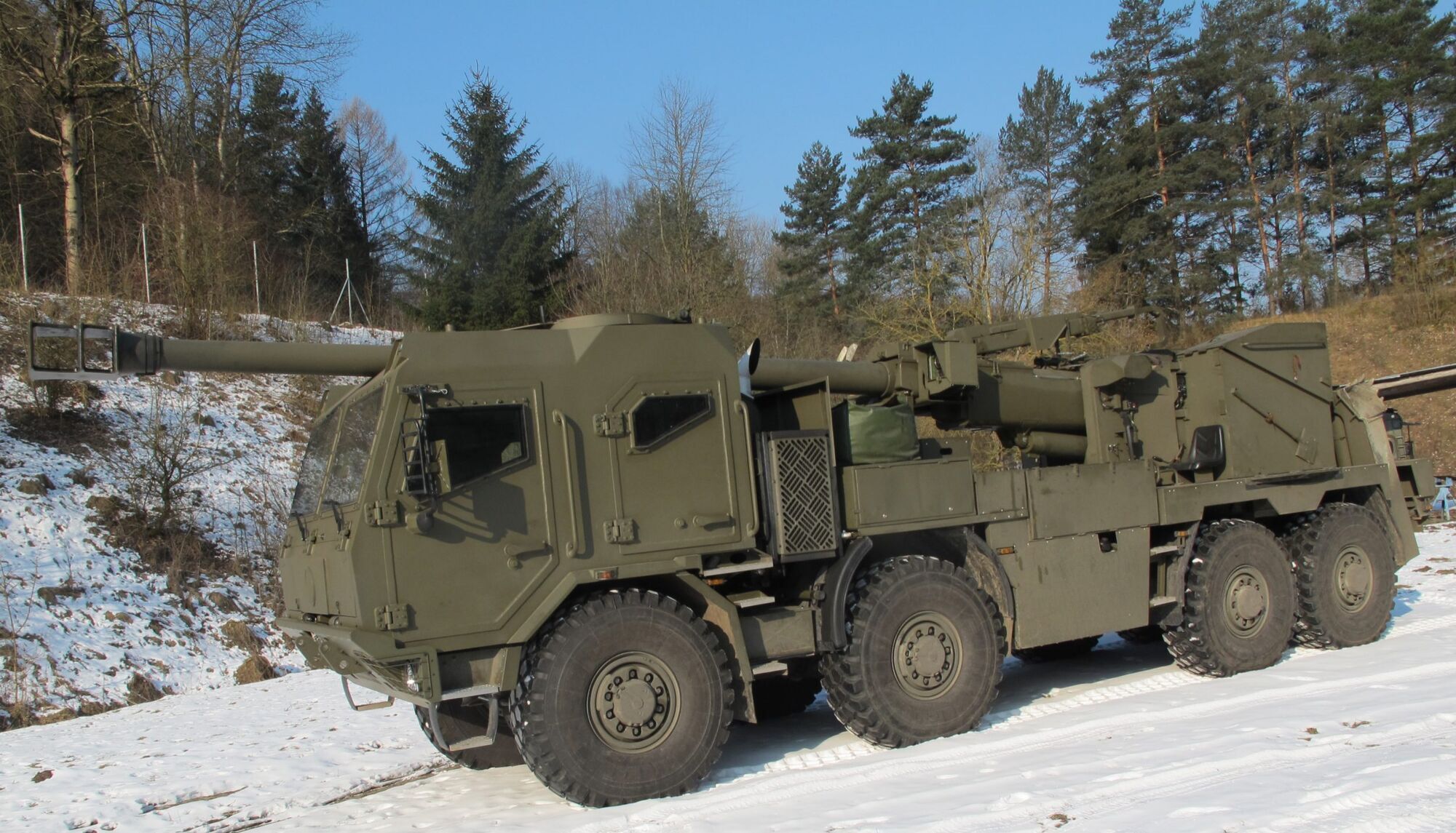 Україна разом зі Словаччиною створять 155-мм САУ на базі самохідної гаубиці Eva