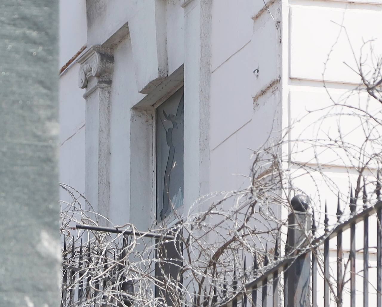 В Одессе в результате ракетного удара РФ пострадало консульство Китая. Фото 
