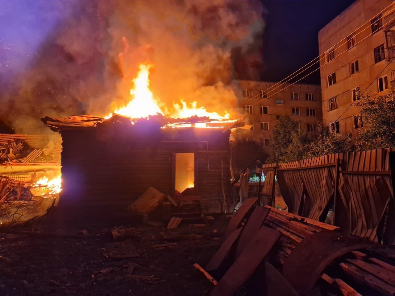 Есть попадания в жилые дома: оккупанты атаковали "Шахедами" Семеновку на Черниговщине. Фото