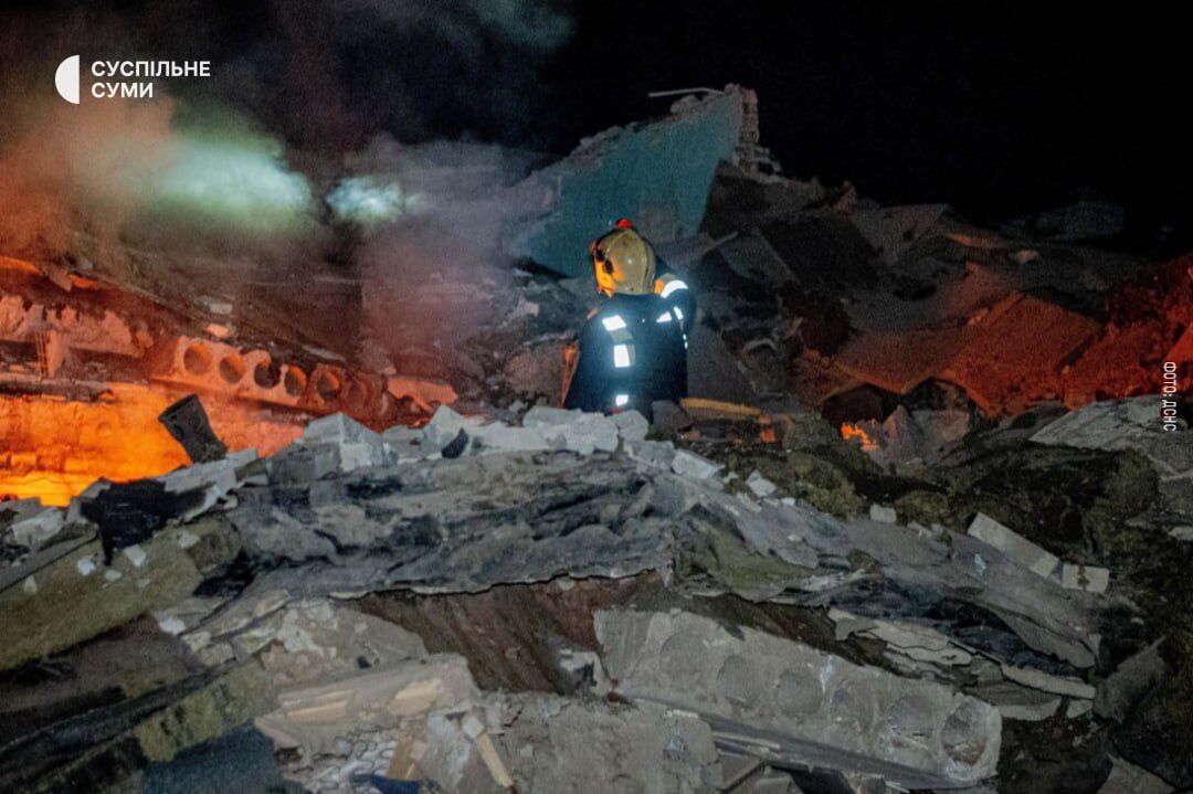Оккупанты ночью атаковали Сумщину дронами: два "Шахеда" сбили силы ПВО, еще один попал в здание. Фото и видео