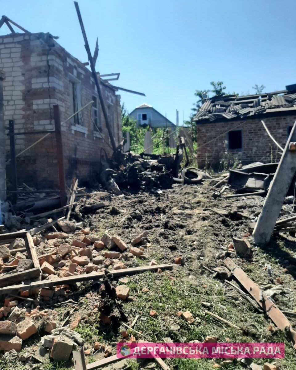 Окупанти завдали масованого удару по Козачій Лопані на Харківщині: є загиблий. Фото 