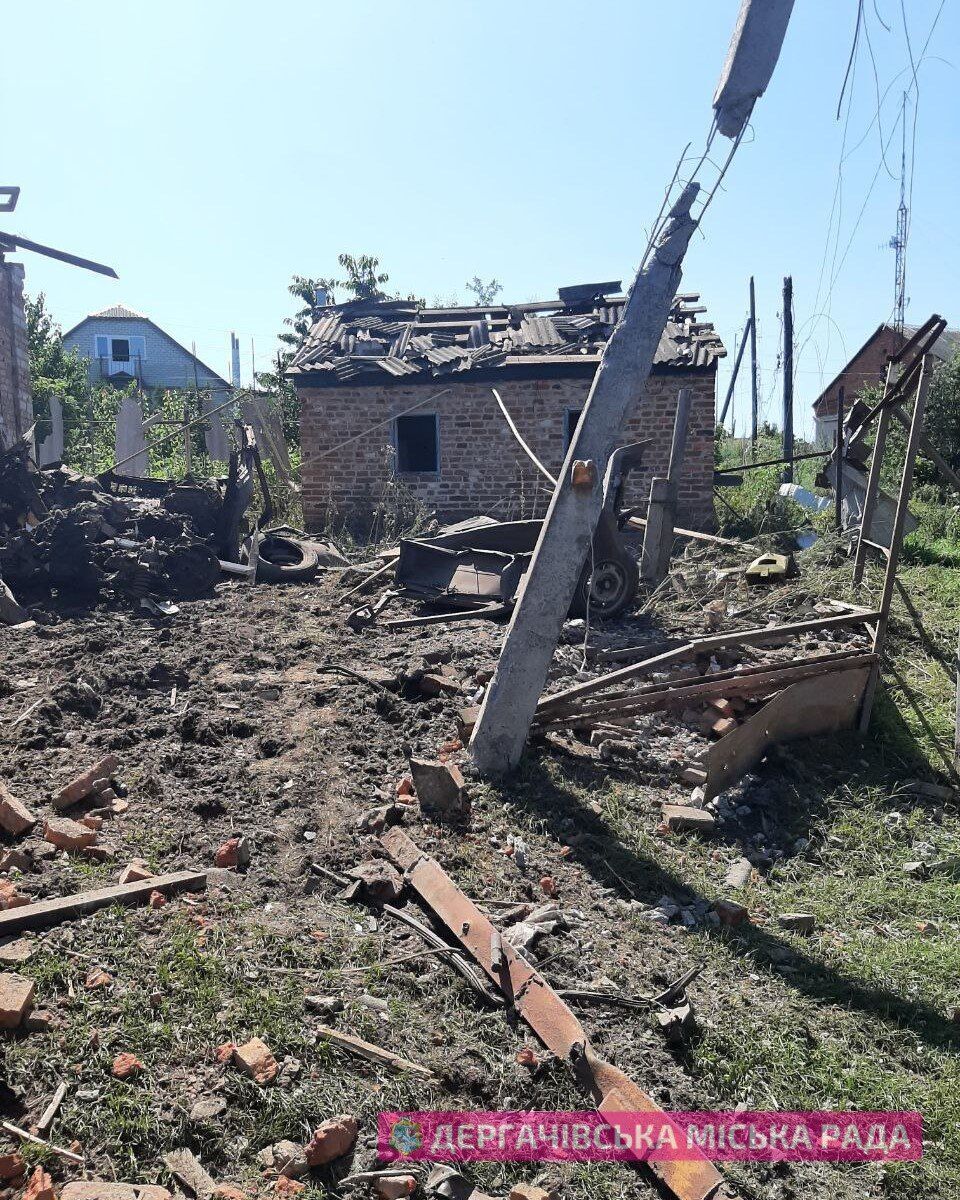 Окупанти завдали масованого удару по Козачій Лопані на Харківщині: є загиблий. Фото 