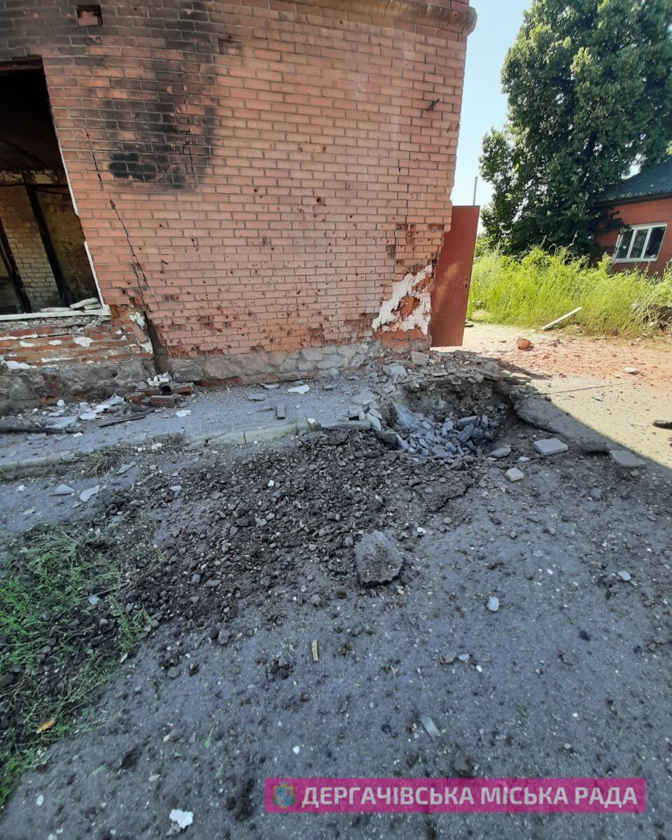 Окупанти завдали масованого удару по Козачій Лопані на Харківщині: є загиблий. Фото 