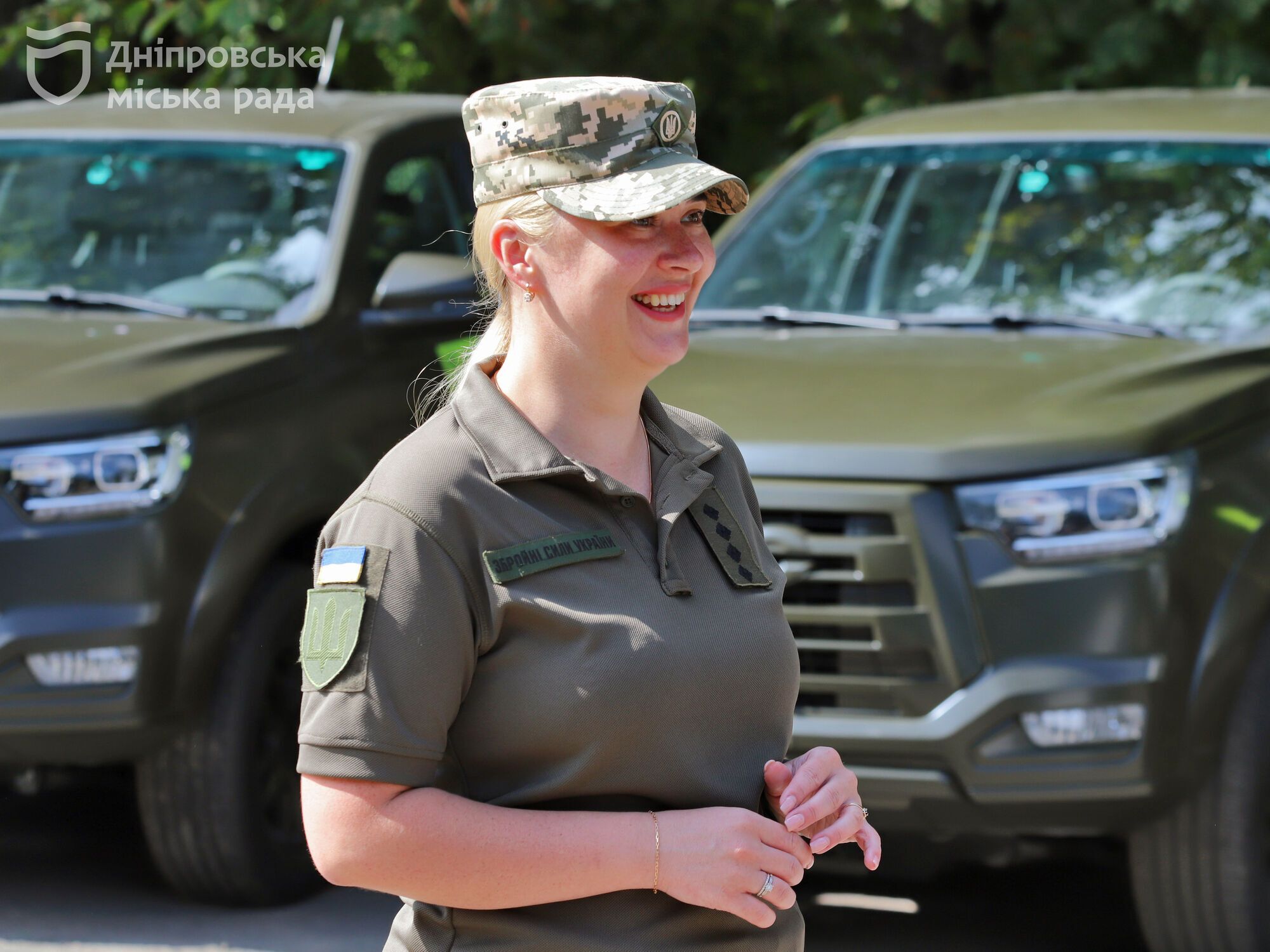 Військові про нову партію авто та техніки від Дніпра: такими зусиллями ми наближаємо перемогу