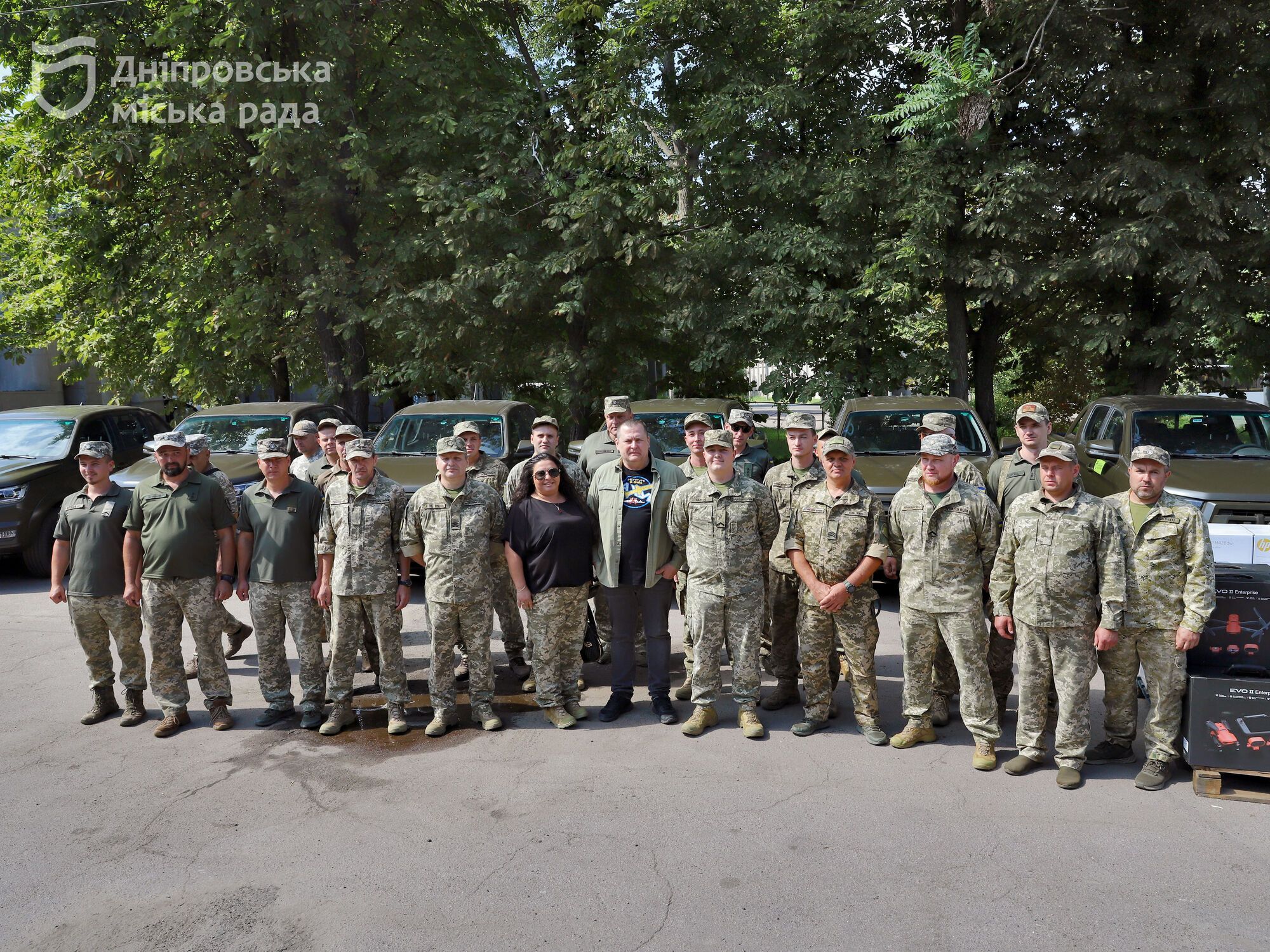 Військові про нову партію авто та техніки від Дніпра: такими зусиллями ми наближаємо перемогу