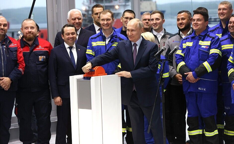 Кремлевский диктатор радостно запустил новую линию сжижения газа