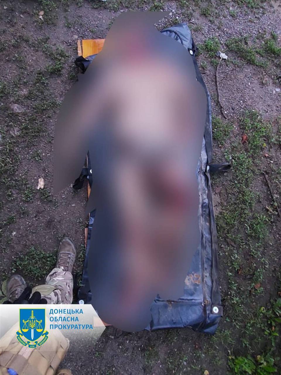 Оккупанты обстреляли Константиновку:  снаряд попал в жилой дом, погибли супруги. Фото и видео