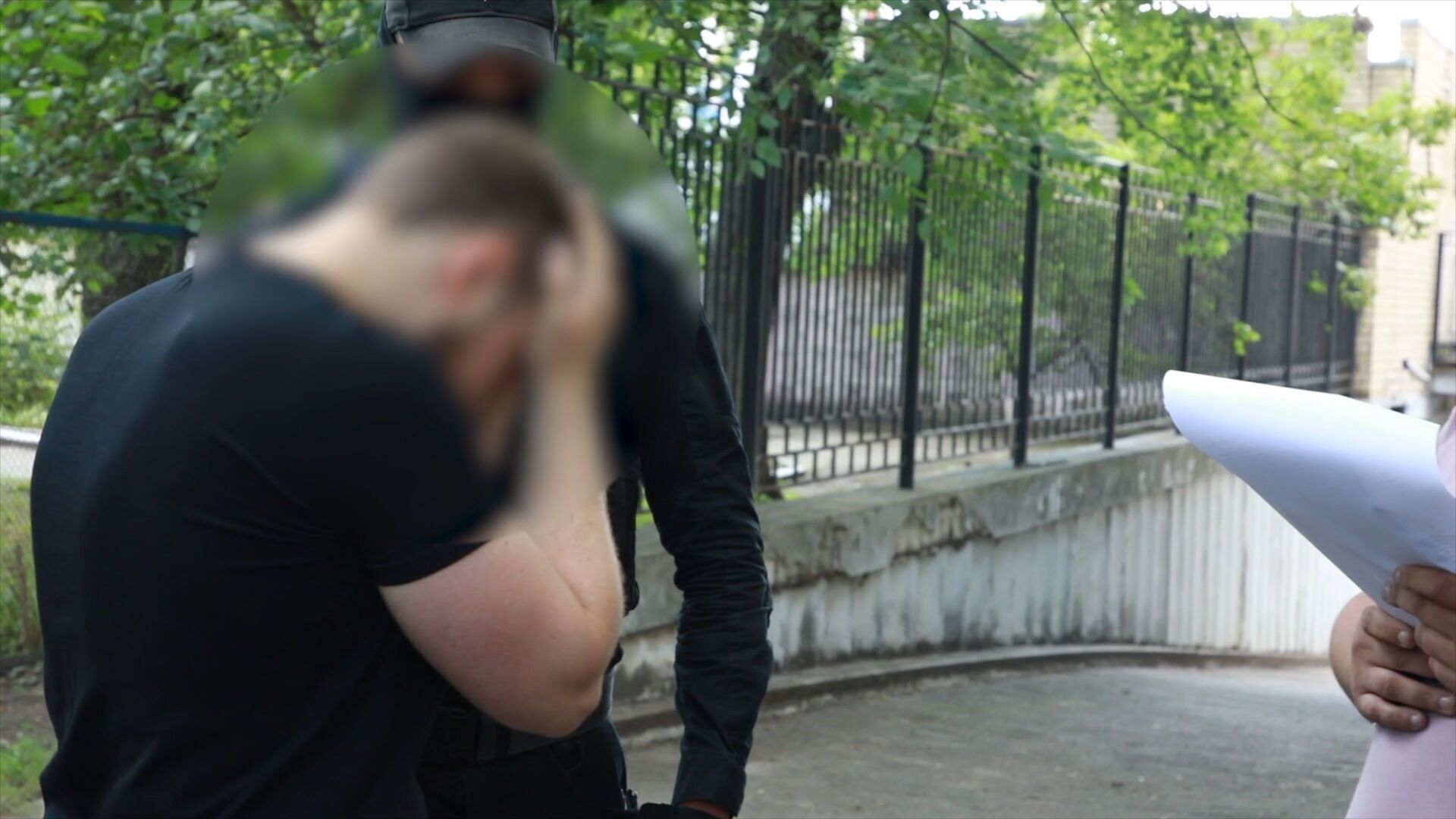 Полиция Киева задержала преступников, занимавшихся рейдерским захватом автостоянок и гаражных кооперативов. Фото и видео