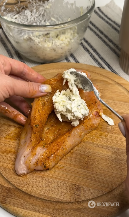 Как запечь куриное филе, чтобы оно было мягким и сочным: делимся самой простой идеей